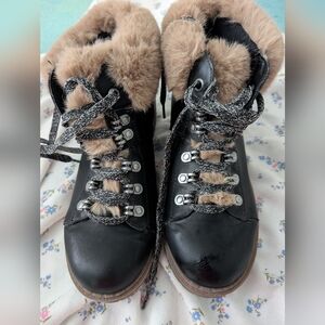 Time and Tru Black and Tan Fur-Lined Winter Boots